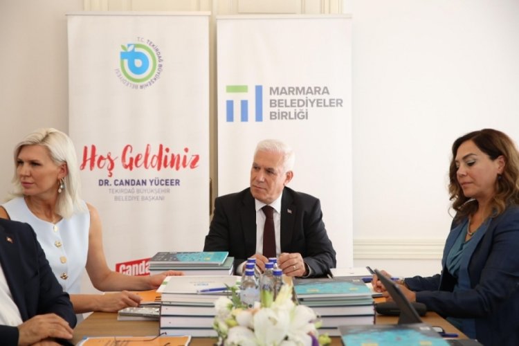 Bursa B&uuml;y&uuml;kşehir Beleye Başkanı Bozbey, MBB Enc&uuml;men Toplantısı'na katıldı