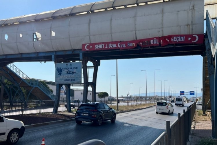Bandırma'da 13 g&uuml;n arayla aynı &uuml;st ge&ccedil;ide ikinci kez tır dorsesi &ccedil;arptı