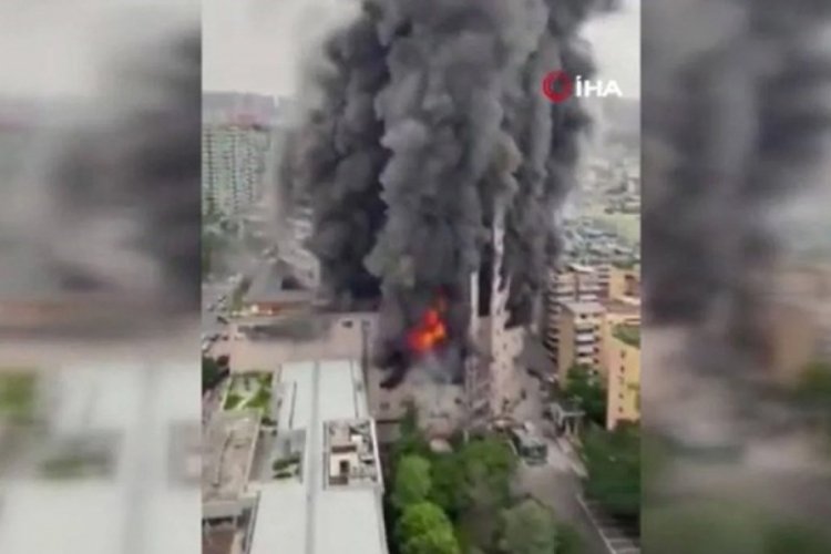 &Ccedil;in'de alışveriş merkezinde yangın &ccedil;ıktı: &Ccedil;ok sayıda &ouml;l&uuml; var!
