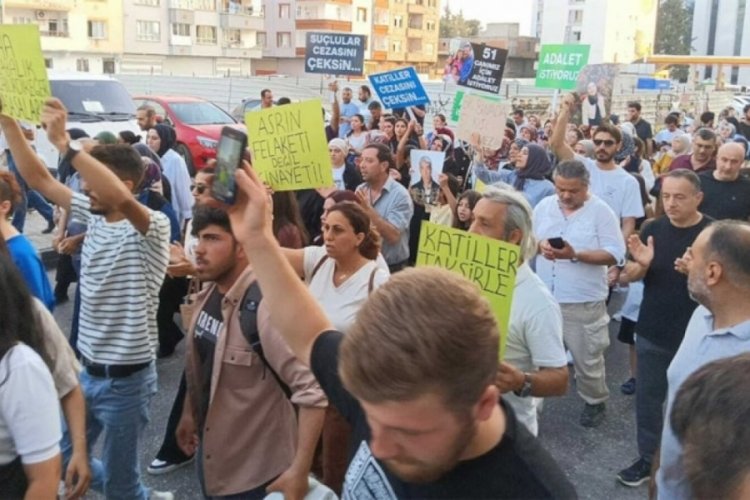 Furkan Apartmanı'nda yakınlarını kaybedenlerden Nizip'te "adalet" y&uuml;r&uuml;y&uuml;ş&uuml;
