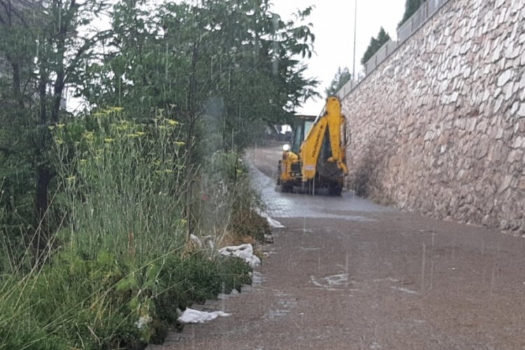 Bolu'da etkili olan sağanak yağış  hayatı felç etti!