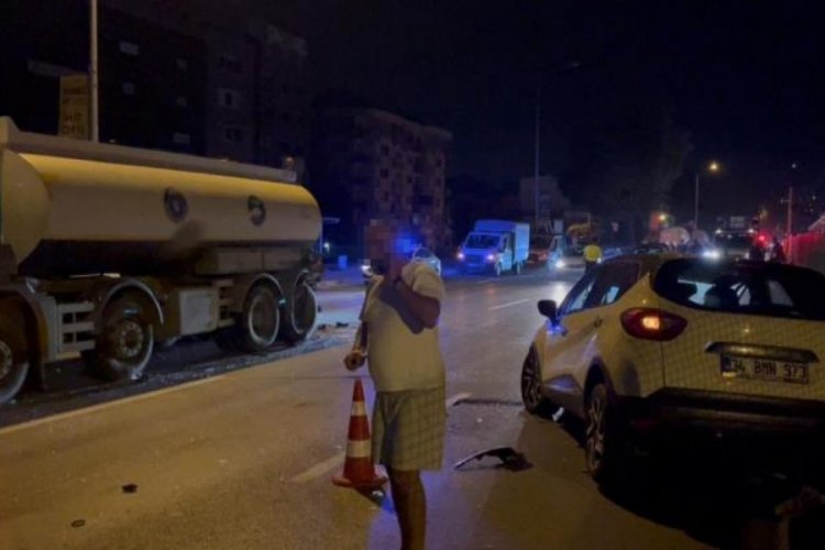 Bursa'da alkoll&uuml; s&uuml;r&uuml;c&uuml; sulama tankerine &ccedil;arpıp bariyerlere girdi