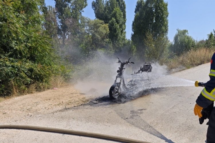 Motosiklet yangını otluk alana sı&ccedil;radı