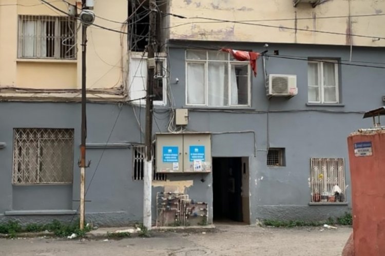 Kan donduran iddia! Aparta girip 2 dakikada &ouml;ld&uuml;rd&uuml;ler