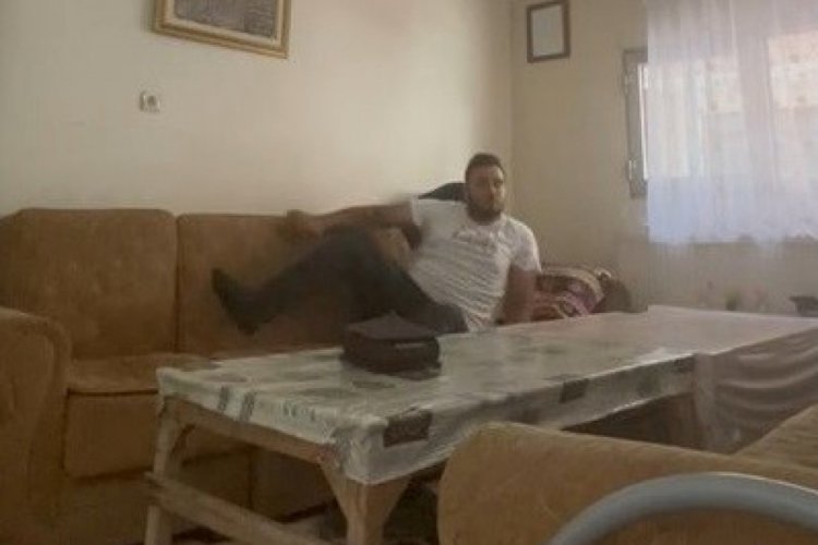 Deprem şakası korkuttu, uykudan panikle kalktı