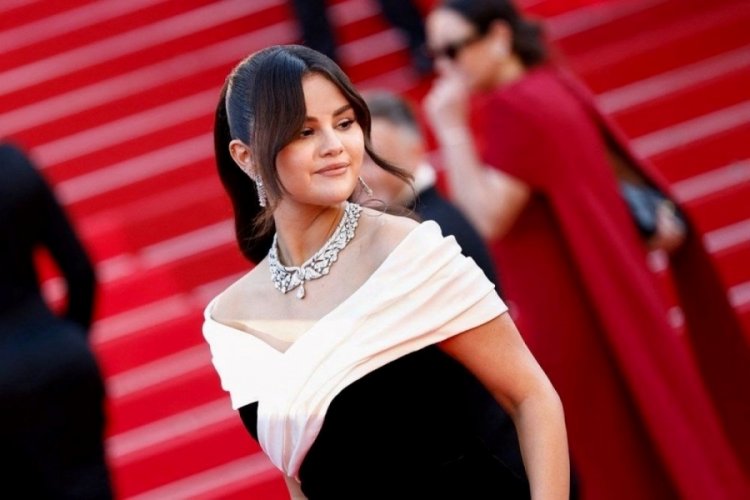 Selena Gomez tarihe ge&ccedil;ti