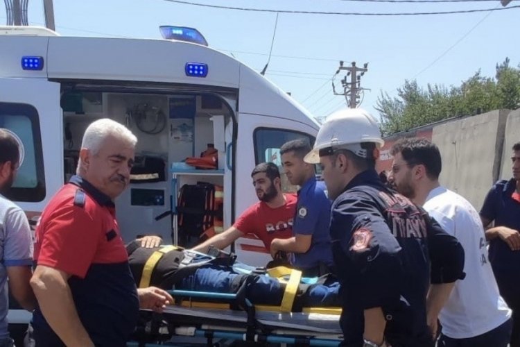 Mardin'de minib&uuml;s duvara &ccedil;arptı: 1 yaralı