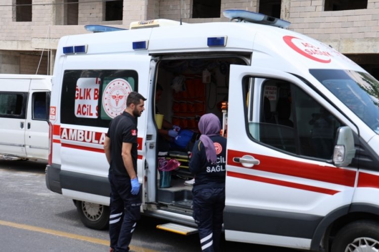 İnşaattan d&uuml;şen iş&ccedil;i yaralandı