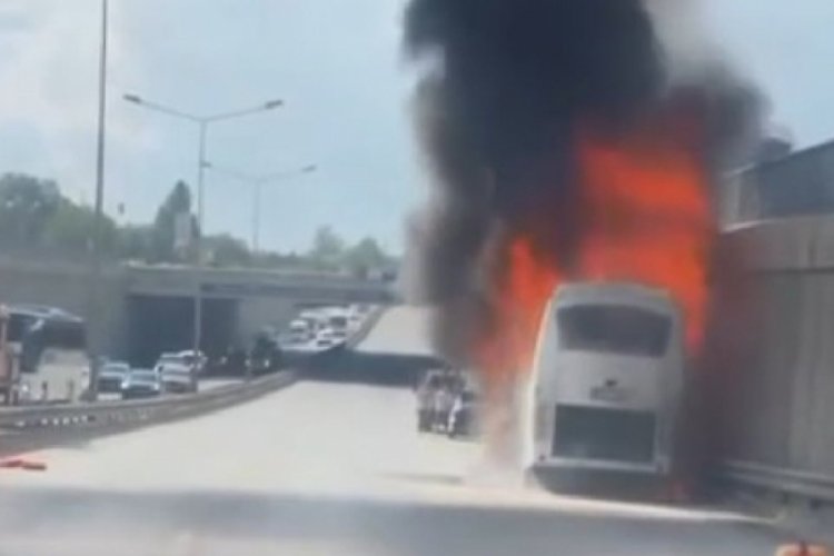 Eskişehir'de minib&uuml;s alevlere teslim oldu