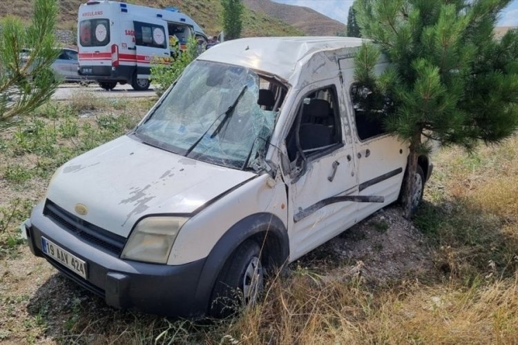 &Ccedil;orum'da şarampole devrilen ara&ccedil;taki 7 kişi yaralandı