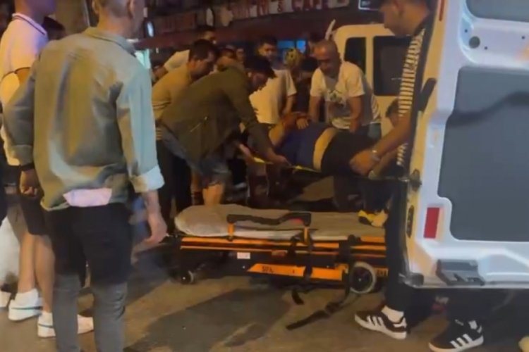 Bursa'da otomobille &ccedil;arpışan motosikletli kurye yaralandı
