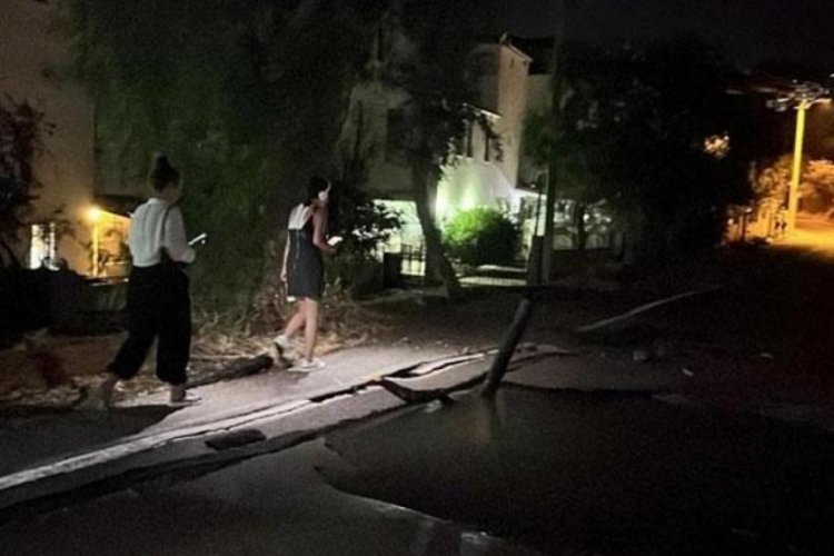 Bodrum'da su hattı bomba gibi patladı, tonlarca su boşa aktı