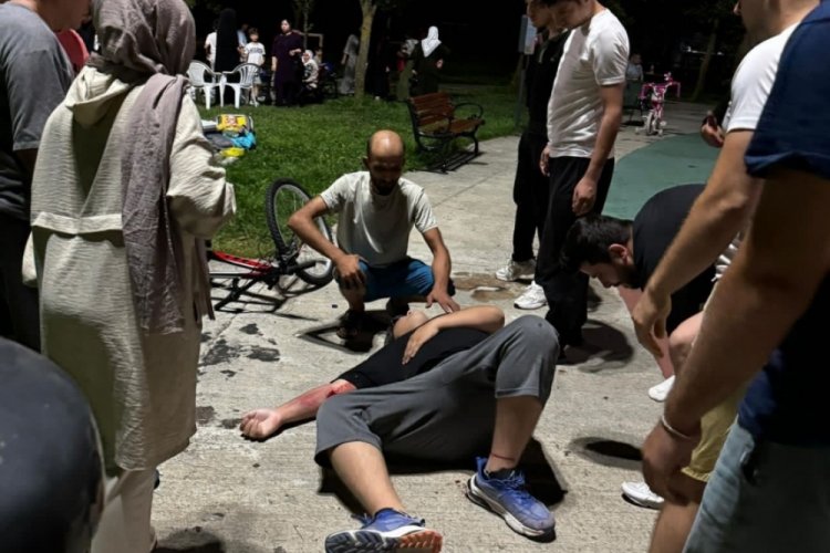 Parkta oturan 2 gencin yanına yaklaşıp kurşun yağdırdı!