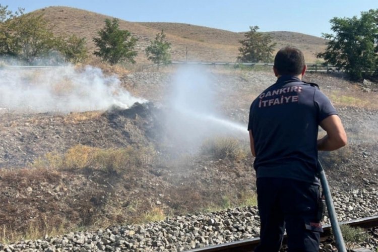 &Ccedil;ankırı'da y&uuml;k treninden &ccedil;ıkan alevler korkulu dolu anlar yaşattı!