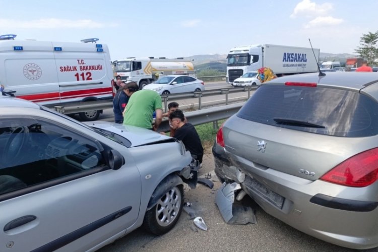 Bursa'da otoyolda 8 ara&ccedil;lı zincirleme trafik kazası&nbsp;