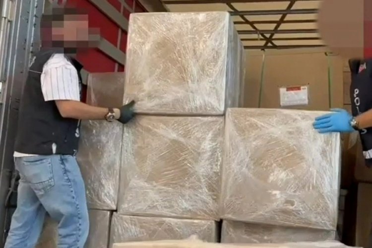 Ş&uuml;phe &uuml;zerine durduruldu: Kilolarca uyuşturucu bulundu!
