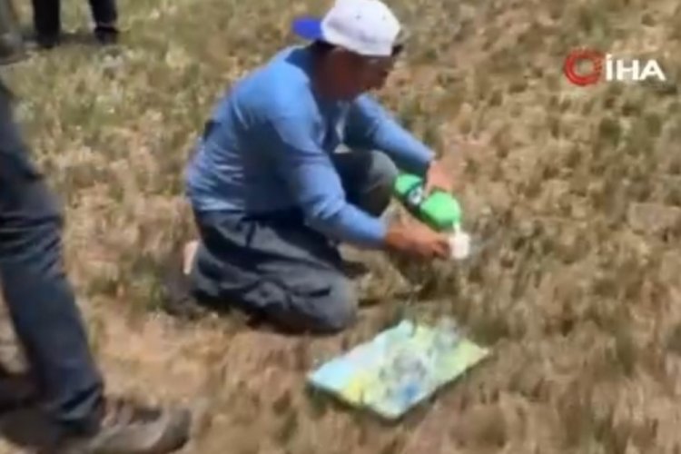 Zorunlu iniş yapan helikopterdeki ekibe ayran ikram etti