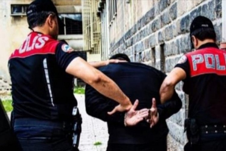 Polisi aradı ''Oğlum bizi zorla alıkoydu kurtarın'' dedi
