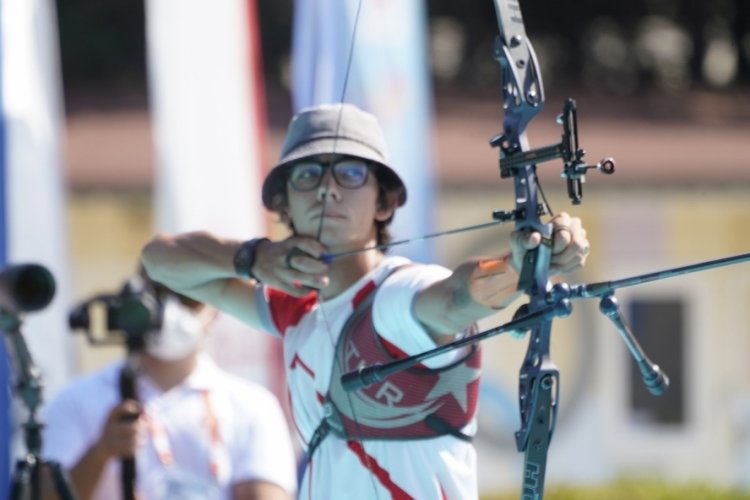 Olimpiyatta T&uuml;rk bayrağını Busenaz S&uuml;rmeneli ve Mete Gazoz taşıyacak