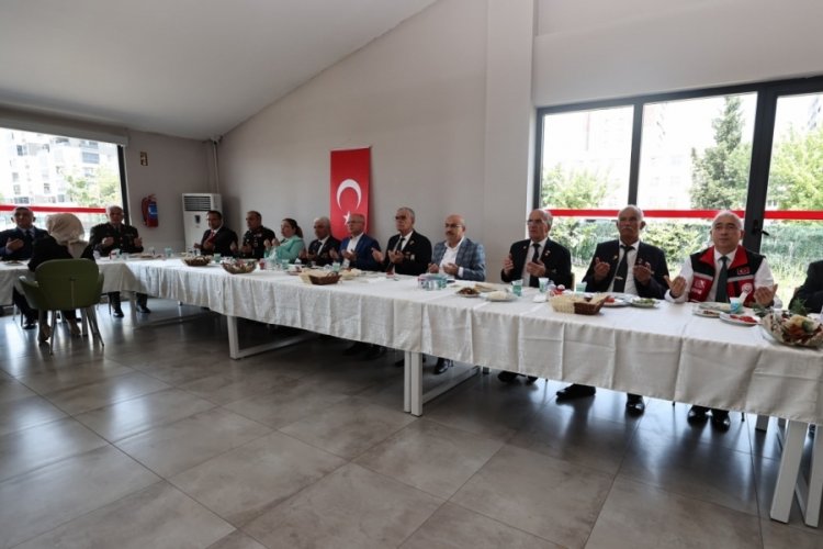 Bursa Valisi Kıbrıs gazileri ile bir araya geldi