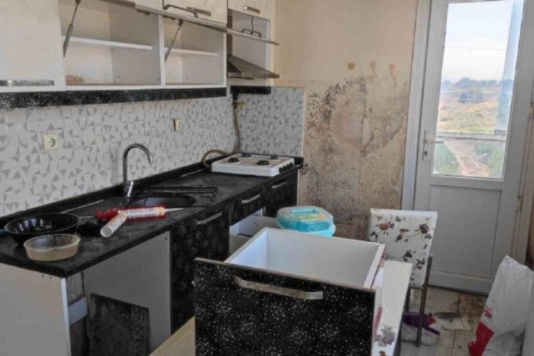 İstanbul'da kiracısı evini harabeye &ccedil;evirdi