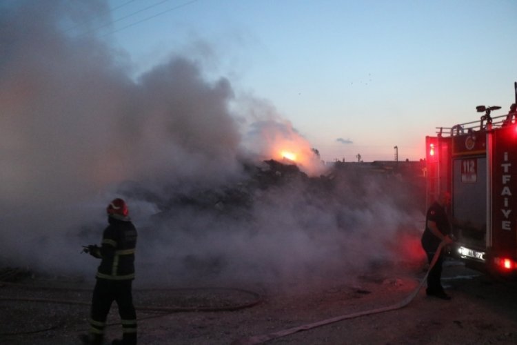 Sakarya'da yangın: Dumanlar mahalleyi kapladı