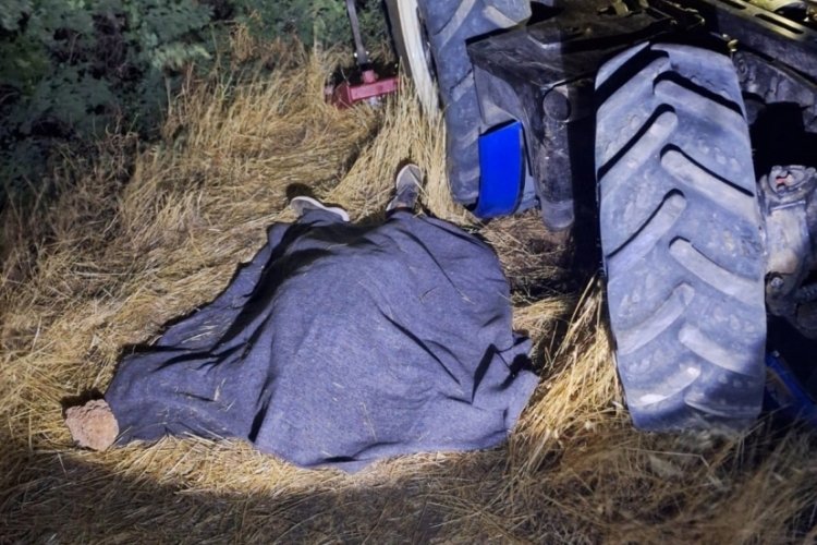Kullandığı trakt&ouml;r&uuml;n altında kalan s&uuml;r&uuml;c&uuml; hayatını kaybetti