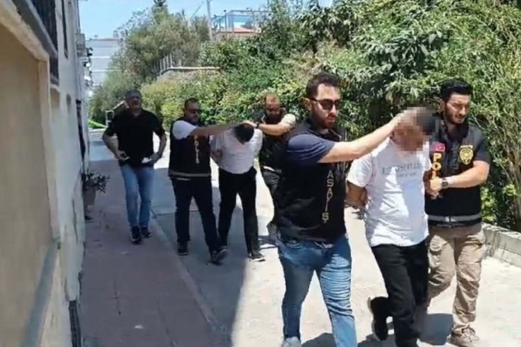 'Kan davası' y&uuml;z&uuml;nden Gaziantep'ten İzmir'e gelen &ccedil;ift, vurularak &ouml;ld&uuml;r&uuml;ld&uuml;
