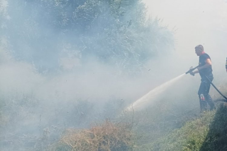 &Ouml;rt&uuml; yangını b&uuml;y&uuml;meden s&ouml;nd&uuml;r&uuml;ld&uuml;