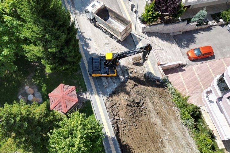 &Ccedil;orum'da bozulan yollar estetik g&ouml;r&uuml;n&uuml;m&uuml;ne kavuşuyor!