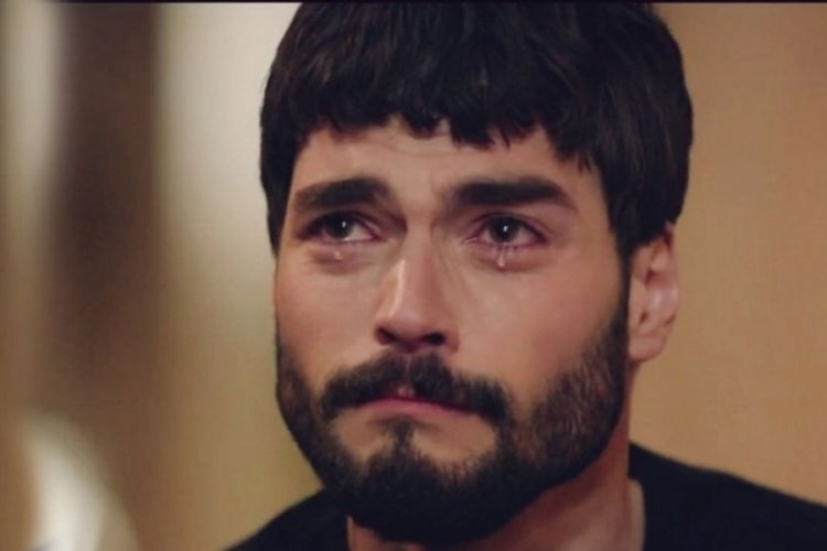 Akın Akın&ouml;z&uuml;'nden annesi i&ccedil;in yazdığı y&uuml;rek yakan paylaşım!