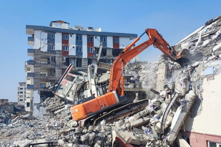 Depremde 44 kişiye mezar olmuştu! Sitenin yıkılma nedeni ortaya &ccedil;ıktı