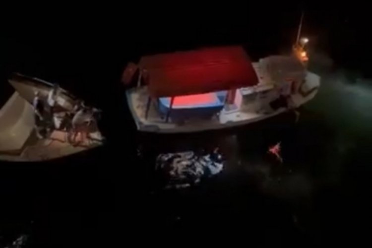 Selfie &ccedil;ekerken denize d&uuml;şt&uuml;, &uuml;zerinden tekne ge&ccedil;ti