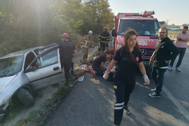 Bursa'da kanala u&ccedil;an otomobilin kadranı 100'de takılı kaldı: 1 &ouml;l&uuml;, 3 yaralı