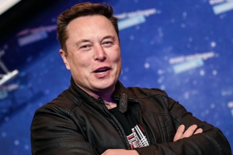 Elon Musk'tan yapay zeka defilesi paylaşımı