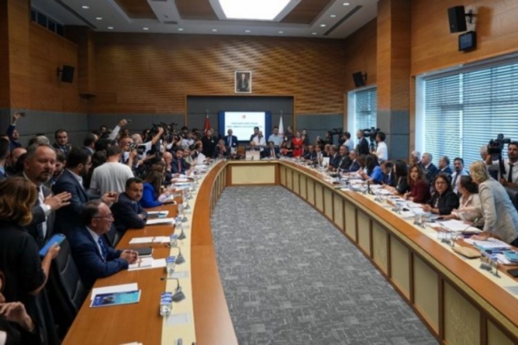 Sahipsiz sokak hayvanları yasa teklifi g&ouml;r&uuml;şmelerinde gerginlik
