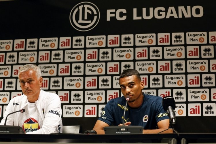 Jose Mourinho: Futbol her zaman g&uuml;zel, yeşil zeminde oynanmalı