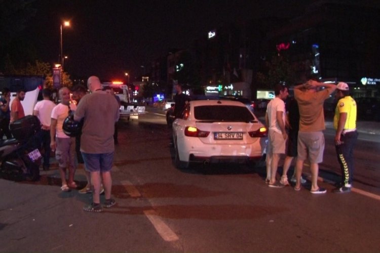 İstanbul'da iki otomobil &ccedil;arpıştı: 1 yaralı