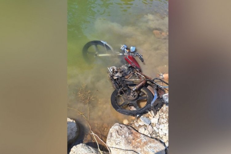&Ccedil;aldıkları motoru yakıp g&ouml;le attılar