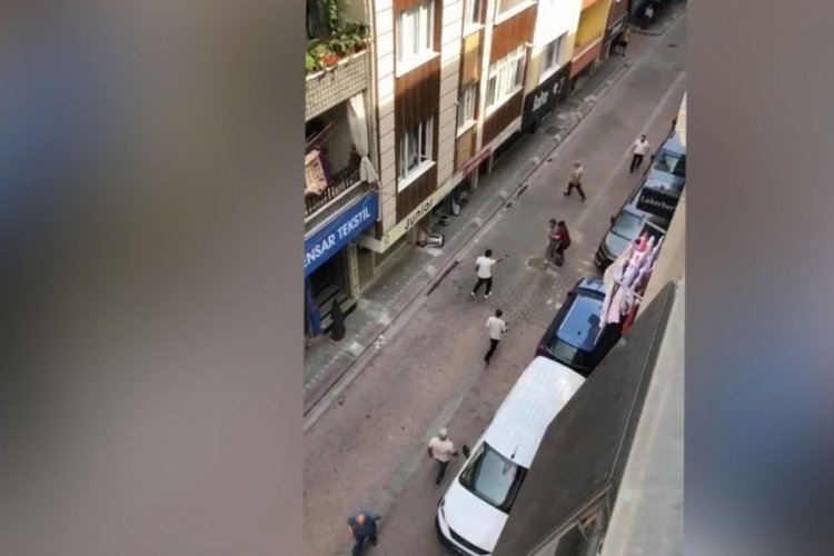 İstanbul'da sokak ortasında silahlı &ccedil;atışma: 1 &ouml;l&uuml;