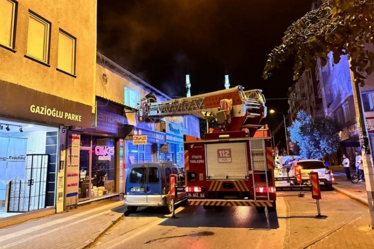 Bursa'da gece yarısı yangın paniği! Dumanların ger&ccedil;ek sebebi rahat bir nefes aldırdı