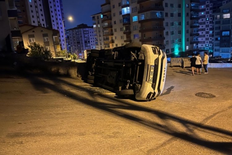 Ankara'da servis aracı devrildi