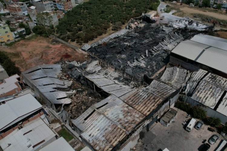 Bursa'da yangın sonrası fabrikalar k&uuml;l oldu
