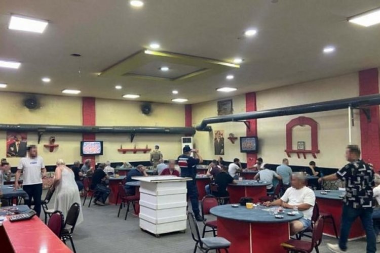 İzmir'de kumar oynarken yakalandılar! 1 milyon 657 bin TL ceza kesildi