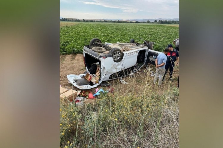 Sivas'ta hafif ticari ara&ccedil; devrildi: 1 &ouml;l&uuml; 2 yaralı