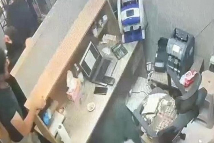 Kocaeli'nde iki kadın işyeri sahibini oyalayarak paraları &ccedil;aldı!