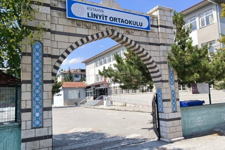 K&uuml;tahya'da okul m&uuml;d&uuml;r yardımcısı bı&ccedil;aklı saldırıya uğradı
