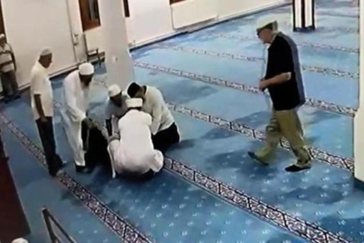 Sakarya'da kendine zarar vermek isteyen şahsa imam engel oldu!