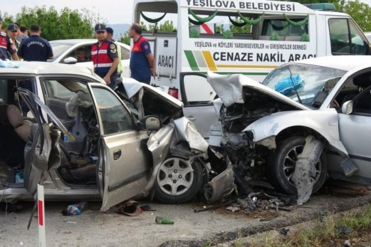 Burdur'da kafa kafaya feci kaza kamerada: 2 &ouml;l&uuml; 8 yaralı