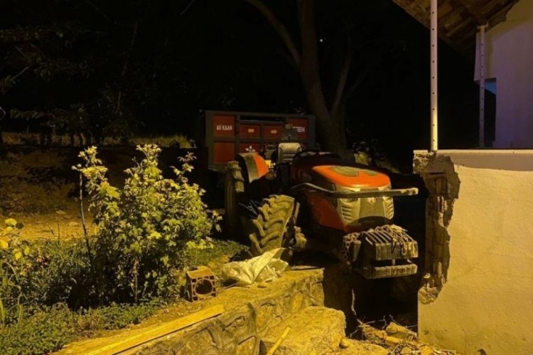 11 yaşındaki &ccedil;ocuğun kullandığı trakt&ouml;r, &ccedil;ocukların arasında daldı: 2 &ouml;l&uuml;, 2 yaralı